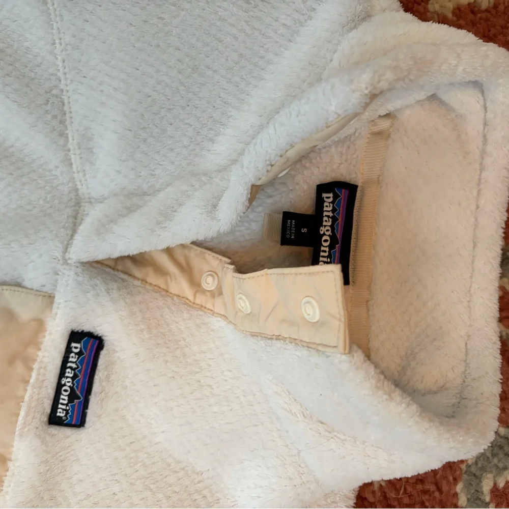 Patagonia White Fleece Jacket - Picture 1 of 3